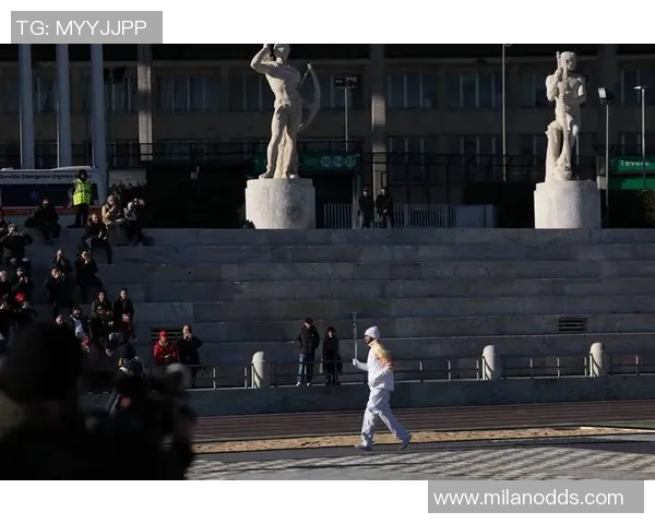 巩晓彬即将启程前往意大利罗马担任米兰冬奥会火炬手展现中国风采